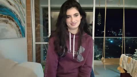 Snapshot of hollyshit_ chatting on 10-25-25, 12:18 hollyshit_ online show from 10-25-25, 12:18