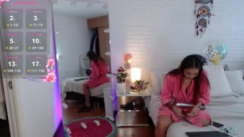 Snapshot of hollyt1 chatting on 10-11-25, 07:23 hollyt1 online show from 10-11-25, 07:23