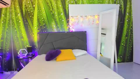 HollyTaillor online show from 09-13-25, 05:07