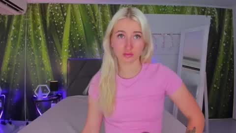 HollyTaillor online show from 09-19-25, 05:20