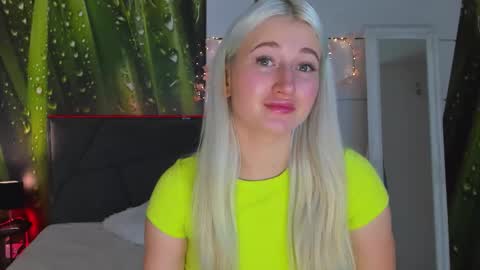 HollyTaillor online show from 10-22-25, 12:05