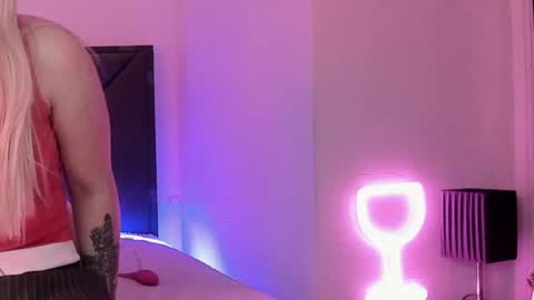 Snapshot of hollytaillor chatting on 06-13-26, 12:58 HollyTaillor online show from 06-13-26, 12:58