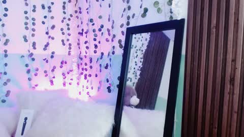 Snapshot of hollyxx_ chatting on 12-13-24, 12:50 holly online show from 12-13-24, 12:50