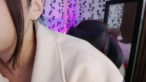 Snapshot of hollyxx_ chatting on 12-17-24, 11:49 holly online show from 12-17-24, 11:49