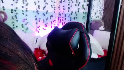 Snapshot of hollyxx_ chatting on 12-24-24, 06:50 holly online show from 12-24-24, 06:50