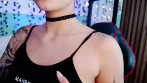 Snapshot of hollyxx_ chatting on 12-26-24, 11:57 holly online show from 12-26-24, 11:57