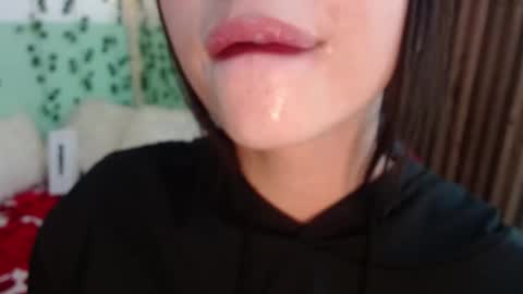 Snapshot of hollyxx_ chatting on 01-09-25, 09:26 holly online show from 01-09-25, 09:26