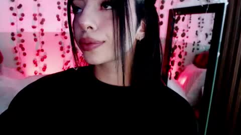Snapshot of hollyxx_ chatting on 01-11-25, 04:46 holly online show from 01-11-25, 04:46
