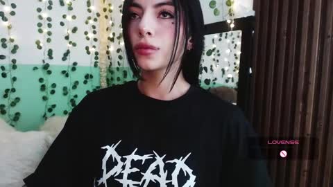 Snapshot of hollyxx_ chatting on 01-13-25, 06:16 holly online show from 01-13-25, 06:16