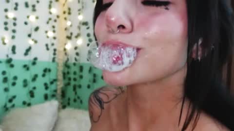 Snapshot of hollyxx_ chatting on 01-14-25, 02:40 holly online show from 01-14-25, 02:40