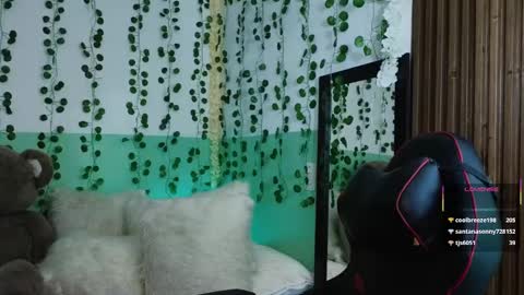 Snapshot of hollyxx_ chatting on 01-23-25, 05:13 holly online show from 01-23-25, 05:13