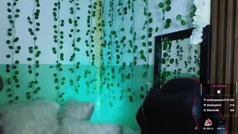 Snapshot of hollyxx_ chatting on 01-23-25, 11:05 holly online show from 01-23-25, 11:05