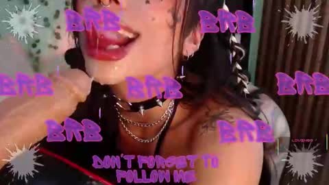 Snapshot of hollyxx_ chatting on 01-31-25, 08:43 holly online show from 01-31-25, 08:43