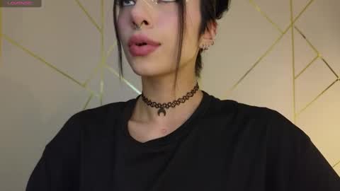 Snapshot of hollyxx_ chatting on 02-04-25, 12:51 holly online show from 02-04-25, 12:51