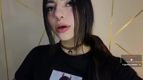 Snapshot of hollyxx_ chatting on 02-06-25, 04:10 holly online show from 02-06-25, 04:10