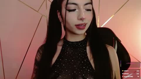 Snapshot of hollyxx_ chatting on 03-05-25, 02:25 holly online show from 03-05-25, 02:25
