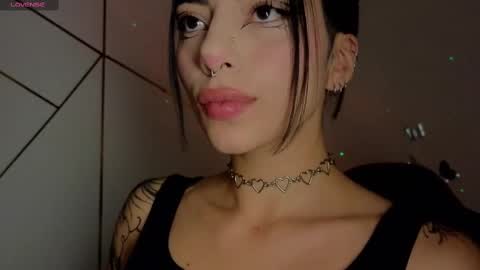 Snapshot of hollyxx_ chatting on 09-09-25, 02:27 holly online show from 09-09-25, 02:27