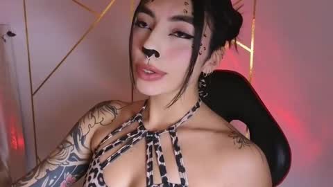 Snapshot of hollyxx_ chatting on 10-02-25, 01:18 holly online show from 10-02-25, 01:18