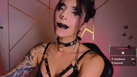 Snapshot of hollyxx_ chatting on 10-04-25, 05:38 holly online show from 10-04-25, 05:38