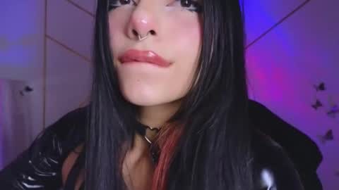 Snapshot of hollyxx_ chatting on 10-09-25, 02:26 holly online show from 10-09-25, 02:26