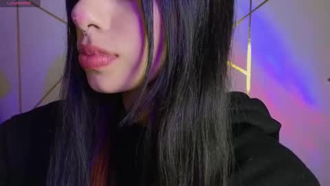 Snapshot of hollyxx_ chatting on 10-17-25, 11:02 holly online show from 10-17-25, 11:02