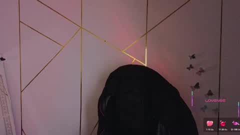 Snapshot of hollyxx_ chatting on 10-18-25, 10:38 holly online show from 10-18-25, 10:38