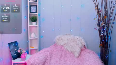 Snapshot of holy_girl_x chatting on 11-08-25, 02:56 Holy girl online show from 11-08-25, 02:56