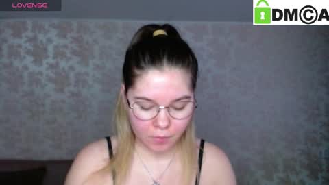 Welcome guys  Pleasure to see you all here  My name is MichaelaTip menu is active Private is open  online show from 01-21-25, 05:16