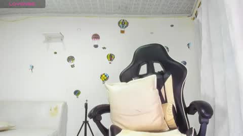 Snapshot of holy_sailt chatting on 03-05-25, 10:54 Holly online show from 03-05-25, 10:54