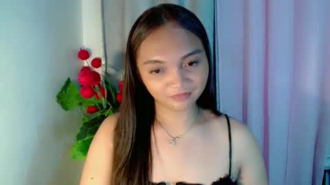 Snapshot of holy_shine chatting on 12-14-25, 04:56 Bella online show from 12-14-25, 04:56