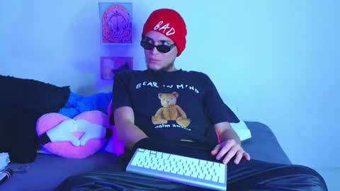      online show from 12-04-25, 01:53