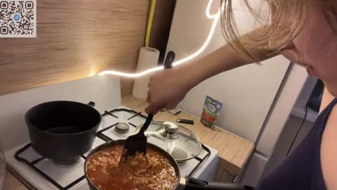 Snapshot of holydori chatting on 02-04-25, 03:47 dori not holy get my tg channel with link from description under last photo online show from 02-04-25, 03:47