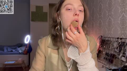 Snapshot of holydori chatting on 02-08-25, 10:51 dori not holy get my tg channel with link from description under last photo online show from 02-08-25, 10:51