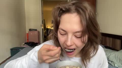 Snapshot of holydori chatting on 02-26-25, 09:21 dori not holy get my tg channel with link from description under last photo online show from 02-26-25, 09:21