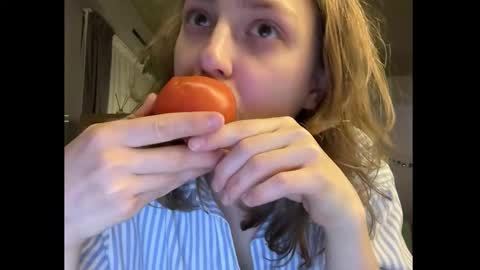 Snapshot of holydori chatting on 10-24-25, 03:52 dori not holy get my tg channel with link from description under last photo online show from 10-24-25, 03:52