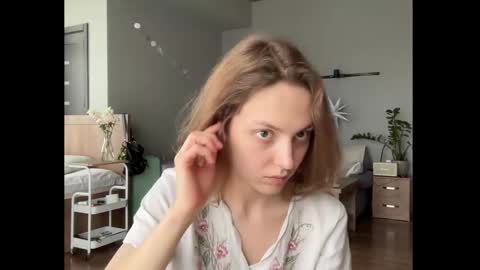 Snapshot of holydori chatting on 10-29-25, 09:44 dori not holy get my tg channel with link from description under last photo online show from 10-29-25, 09:44