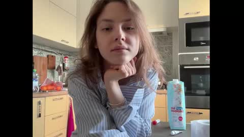 Snapshot of holydori chatting on 12-16-25, 06:07 dori not holy get my tg channel with link from description under last photo online show from 12-16-25, 06:07