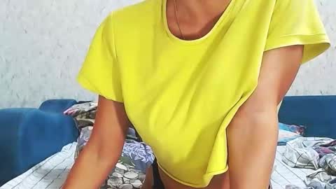 Snapshot of holyjulie chatting on 11-25-25, 06:52 HolyJulie online show from 11-25-25, 06:52