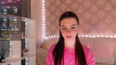 Snapshot of holymiax chatting on 11-26-25, 03:40 Mia online show from 11-26-25, 03:40