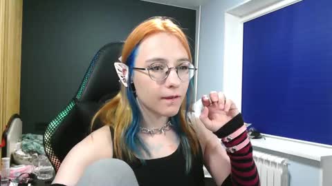 Snapshot of honelin chatting on 12-18-24, 03:11 Honelints boyblonde hair AsterMIntfemboybrown hair online show from 12-18-24, 03:11