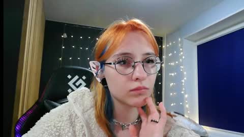 Snapshot of honelin chatting on 12-25-24, 02:14 Honelints boyblonde hair AsterMIntfemboybrown hair online show from 12-25-24, 02:14