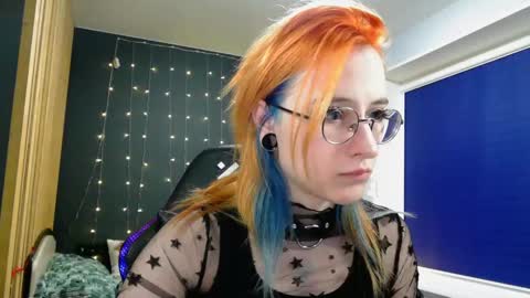Snapshot of honelin chatting on 12-26-24, 02:37 Honelints boyblonde hair AsterMIntfemboybrown hair online show from 12-26-24, 02:37