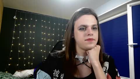 Snapshot of honelin chatting on 01-06-25, 08:07 Honelints boyblonde hair AsterMIntfemboybrown hair online show from 01-06-25, 08:07