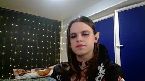 Snapshot of honelin chatting on 01-08-25, 06:09 Honelints boyblonde hair AsterMIntfemboybrown hair online show from 01-08-25, 06:09