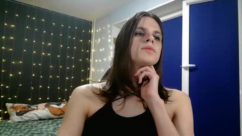 Snapshot of honelin chatting on 01-09-25, 12:14 Honelints boyblonde hair AsterMIntfemboybrown hair online show from 01-09-25, 12:14