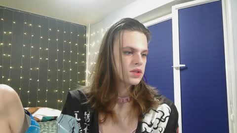 Snapshot of honelin chatting on 01-10-25, 05:13 Honelints boyblonde hair AsterMIntfemboybrown hair online show from 01-10-25, 05:13