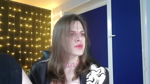 Snapshot of honelin chatting on 01-14-25, 06:38 Honelints boyblonde hair AsterMIntfemboybrown hair online show from 01-14-25, 06:38