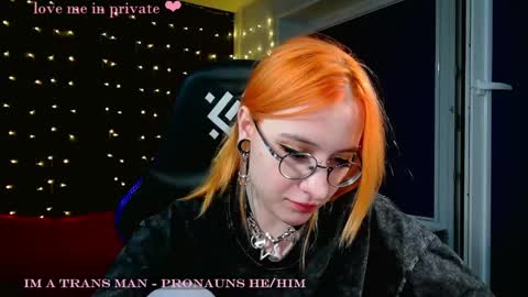 Snapshot of honelin chatting on 01-22-25, 08:59 Honelints boyblonde hair AsterMIntfemboybrown hair online show from 01-22-25, 08:59