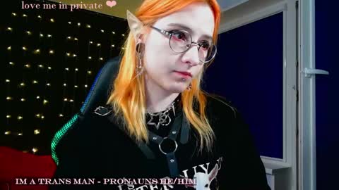 Snapshot of honelin chatting on 02-07-25, 07:27 Honelints boyblonde hair AsterMIntfemboybrown hair online show from 02-07-25, 07:27