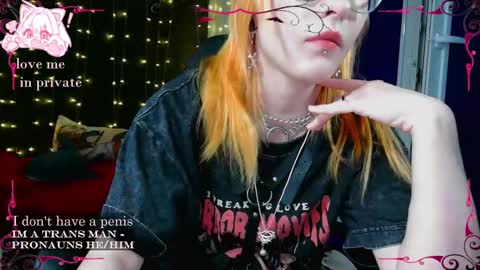 Snapshot of honelin chatting on 02-13-25, 04:50 Honelints boyblonde hair AsterMIntfemboybrown hair online show from 02-13-25, 04:50